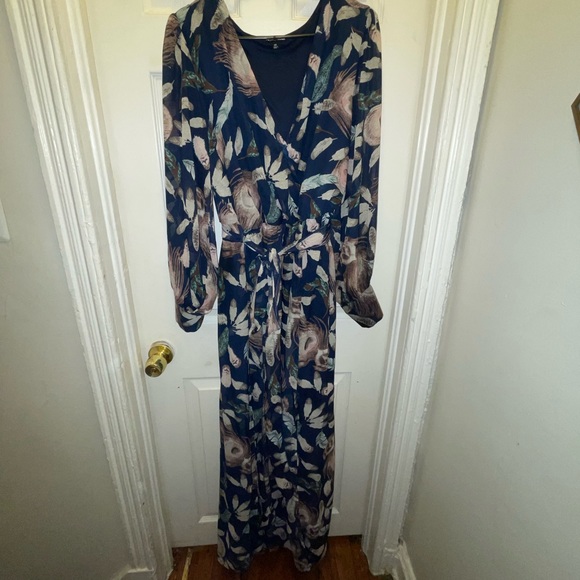 FASHIONNOVA Deep V-Neck Long-Sleeve Waist Tie Maxi with Side Slit - size 2X - Picture 5 of 8